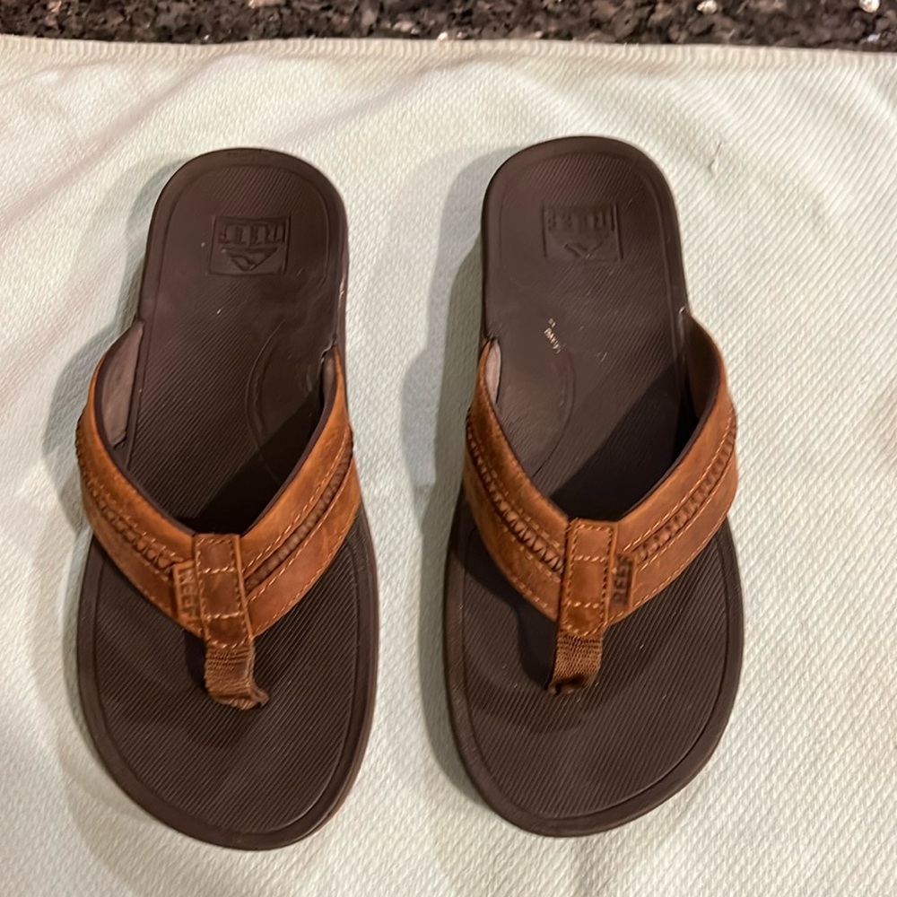 Men’s Reef  and rubber flip flop